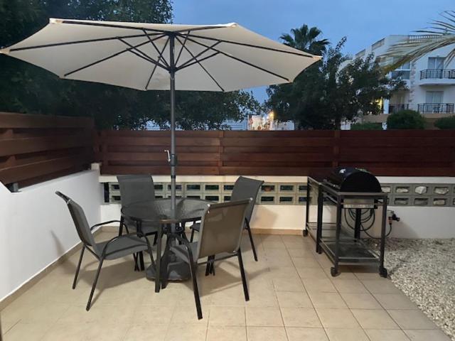 1 Bedroom Garden Flat, Sleeps 4 Paphos Exterior photo