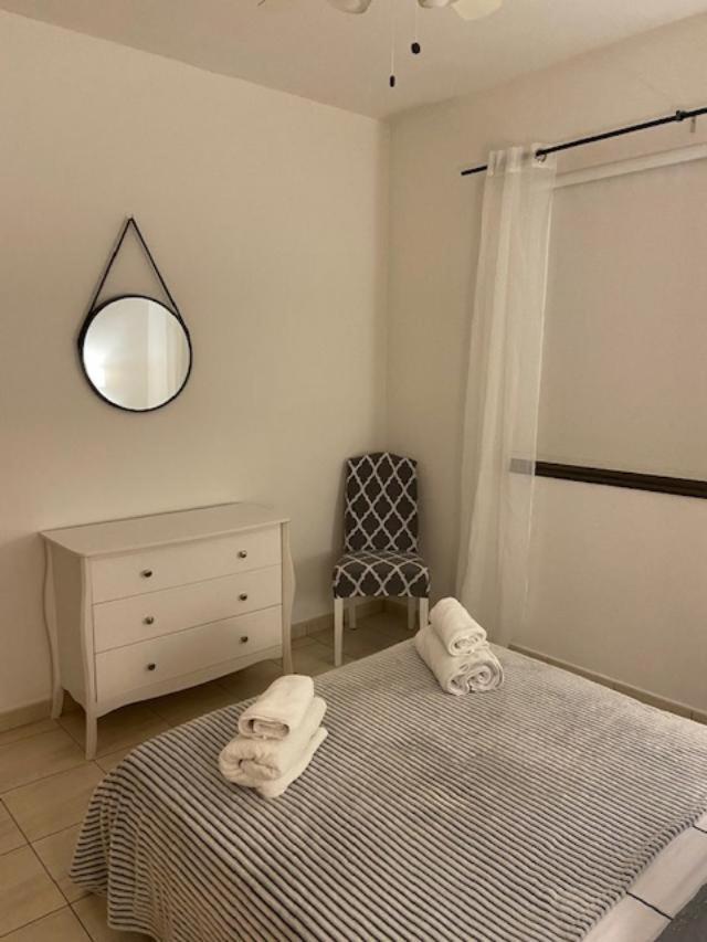 1 Bedroom Garden Flat, Sleeps 4 Paphos Exterior photo