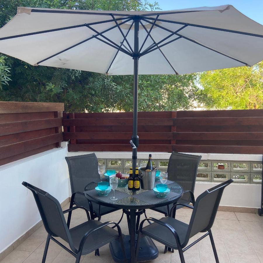 1 Bedroom Garden Flat, Sleeps 4 Paphos Exterior photo