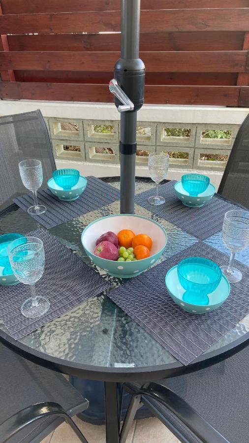 1 Bedroom Garden Flat, Sleeps 4 Paphos Exterior photo