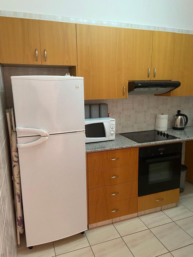 1 Bedroom Garden Flat, Sleeps 4 Paphos Exterior photo