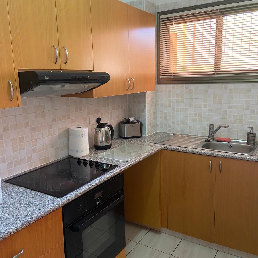 1 Bedroom Garden Flat, Sleeps 4 Paphos Exterior photo