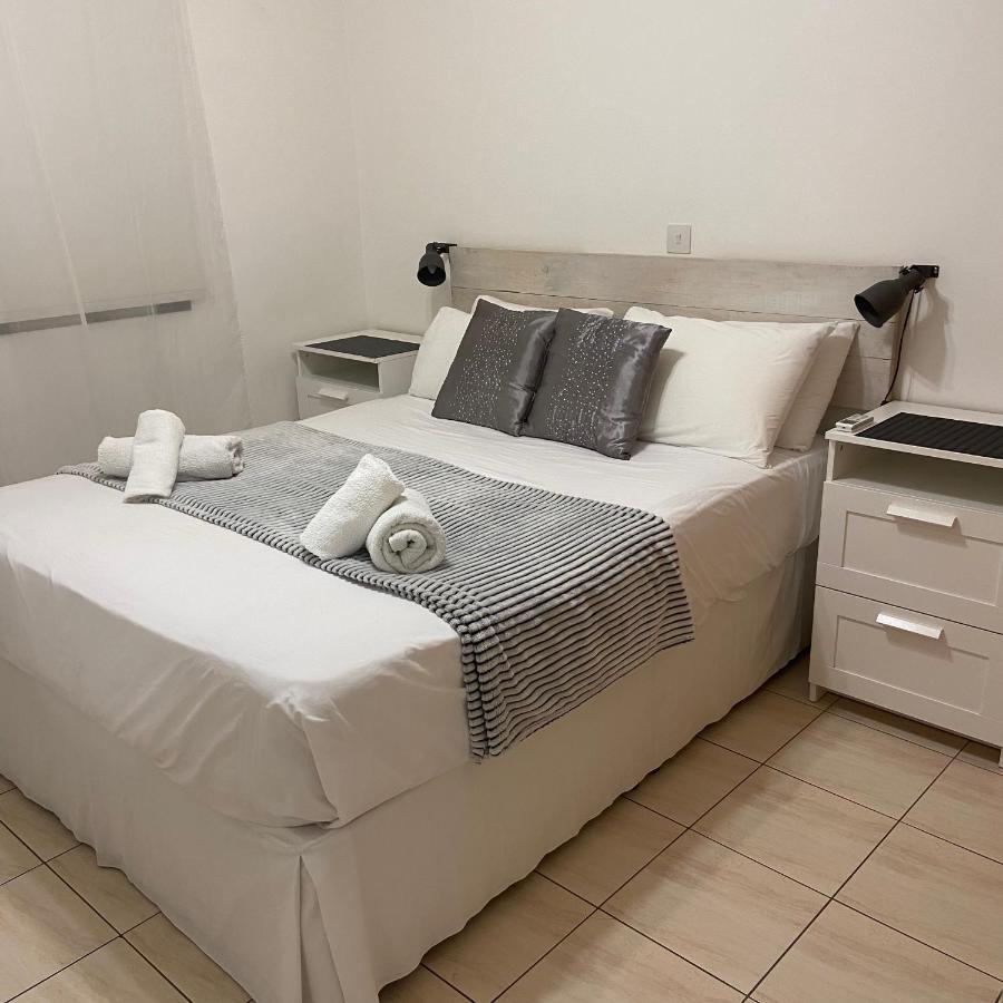 1 Bedroom Garden Flat, Sleeps 4 Paphos Exterior photo