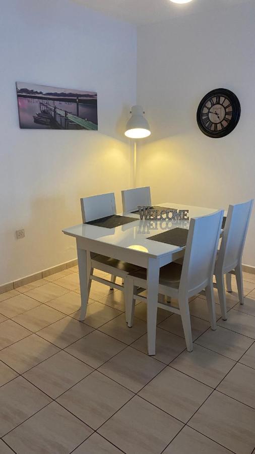 1 Bedroom Garden Flat, Sleeps 4 Paphos Exterior photo