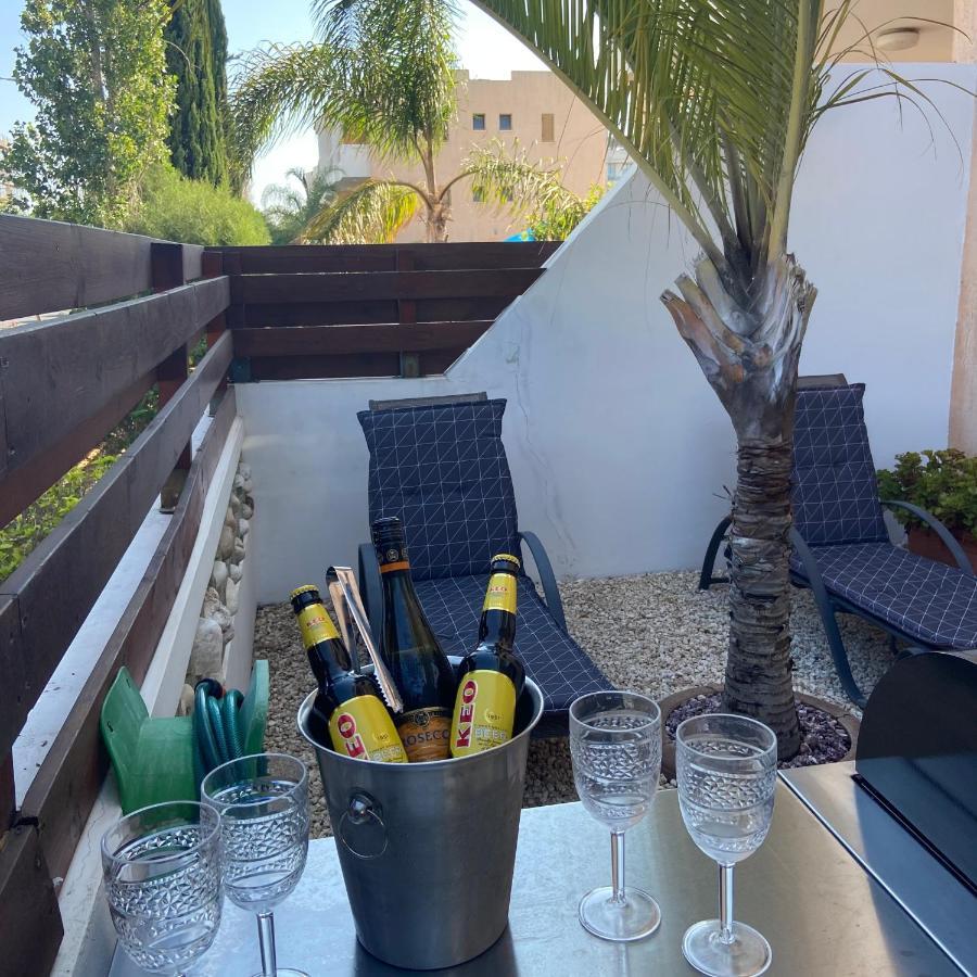 1 Bedroom Garden Flat, Sleeps 4 Paphos Exterior photo